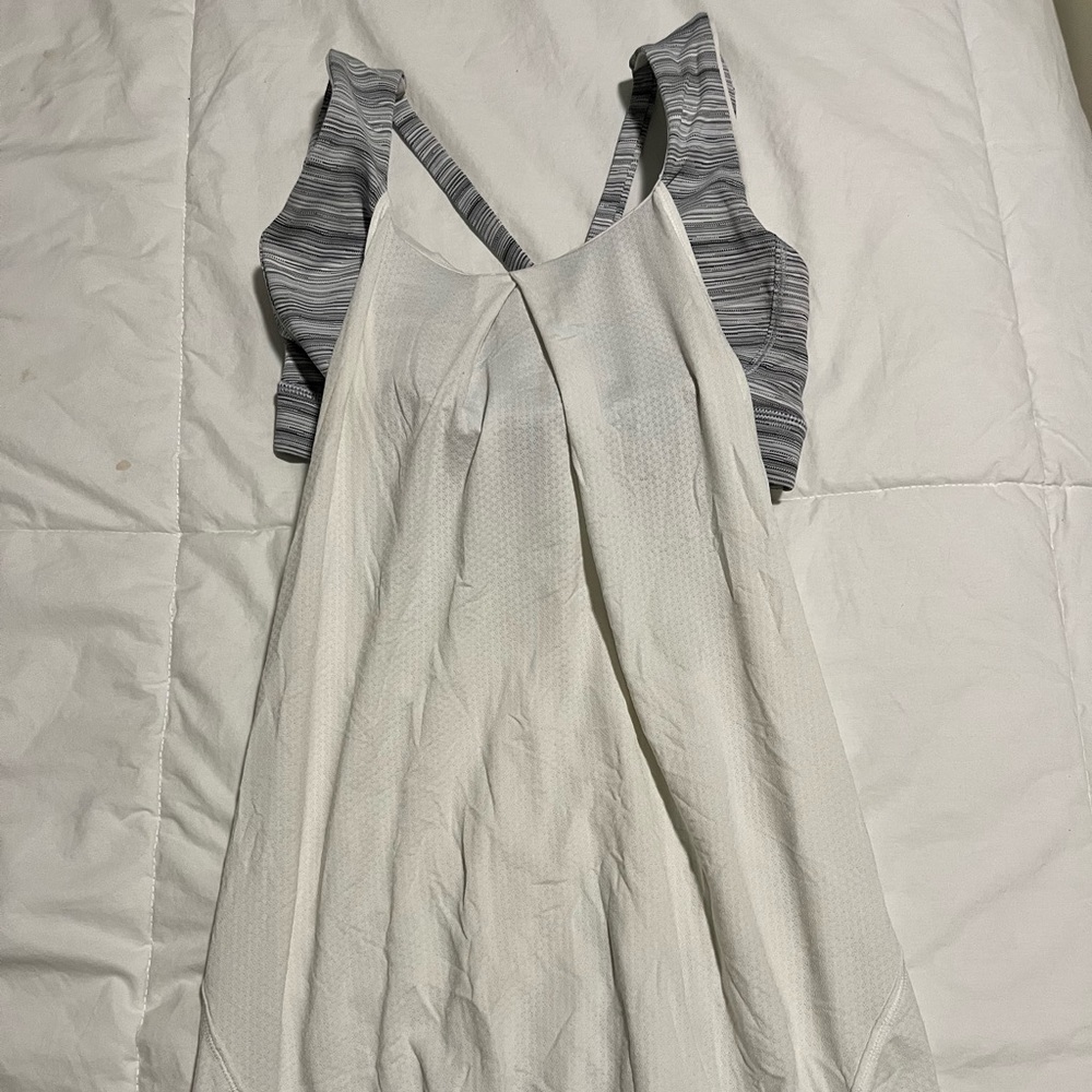 Lululemon tank with built in bra